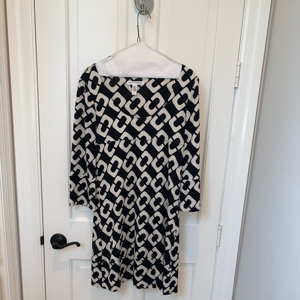 Diane von Furstenberg vintage, Size 2, 100% silk